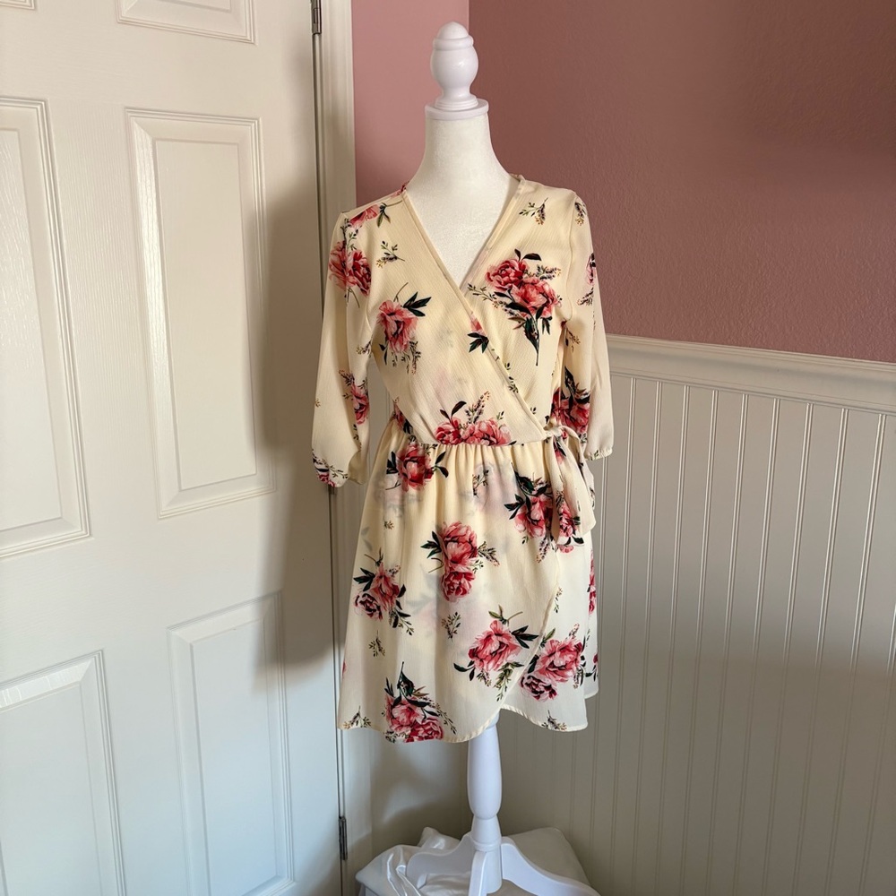 Medium Lined Ivory & Floral Poly Wrap Mini Dress